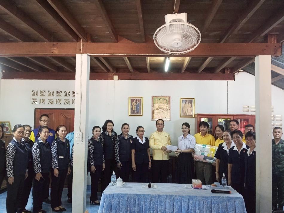 มอบทุนพระราชทาน